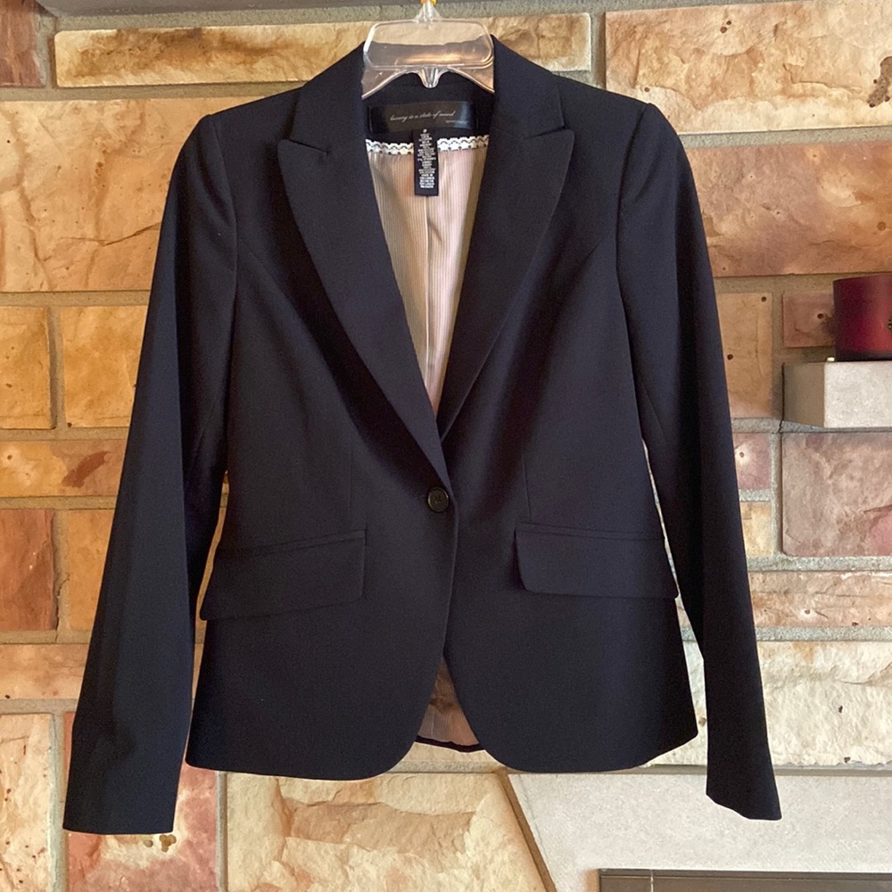 Apostrophe black women’s blazer EUC size 2